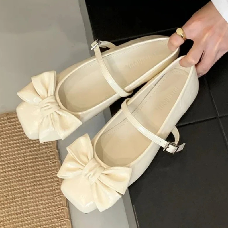Women Shoes Brand - Sevimli Fiyonklu Kare Burunlu Tasarım Altın