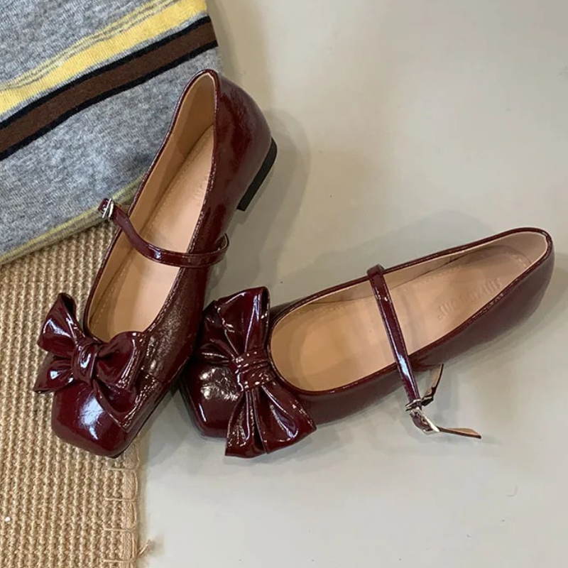 Sevimli Fiyonklu Kare Burunlu  - Women Shoes Brand incelemesi ve fiyatı